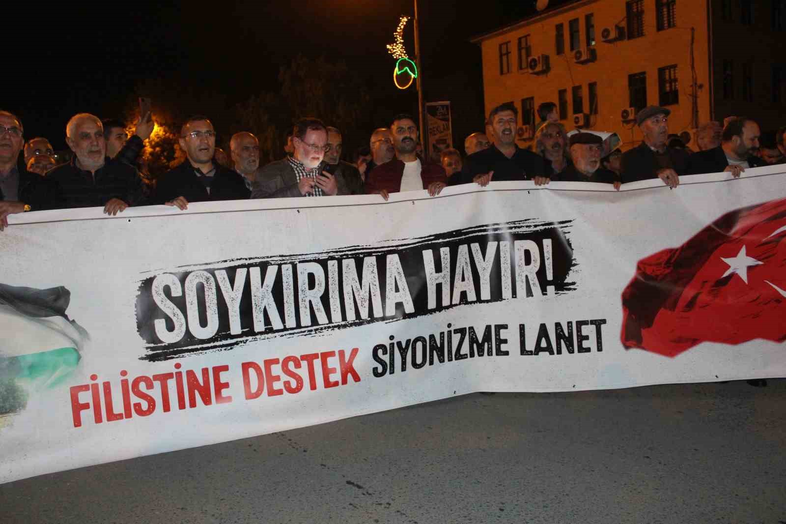 İsrail’in Gazze’deki hastane saldırısı Iğdır’da protesto edildi
