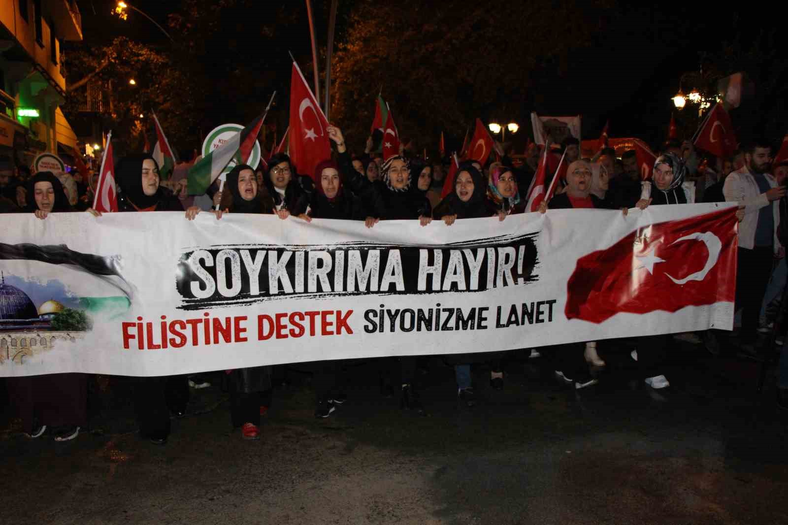 İsrail&rsquo;in Gazze&rsquo;deki hastane saldırısı Amasya&rsquo;da protesto edildi
