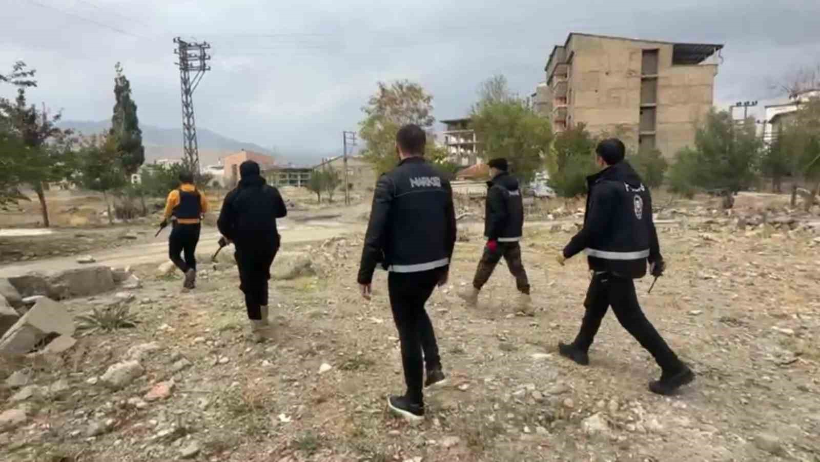 Y&uuml;ksekova&rsquo;da uyuşturucu bağımlılarına şok baskın
