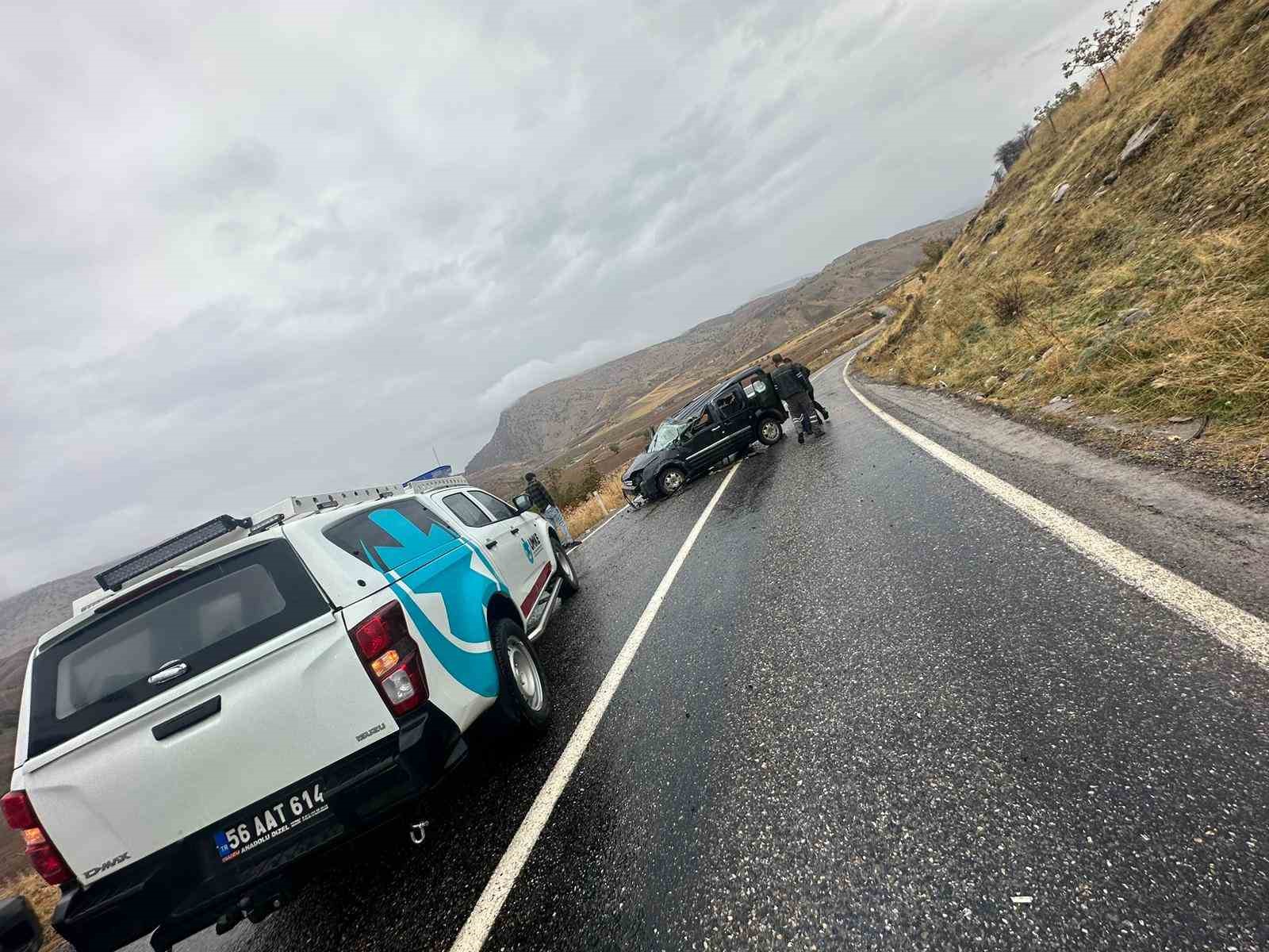Siirt’te araç takla attı: Yaşlı adam ekiplerce kurtarıldı
