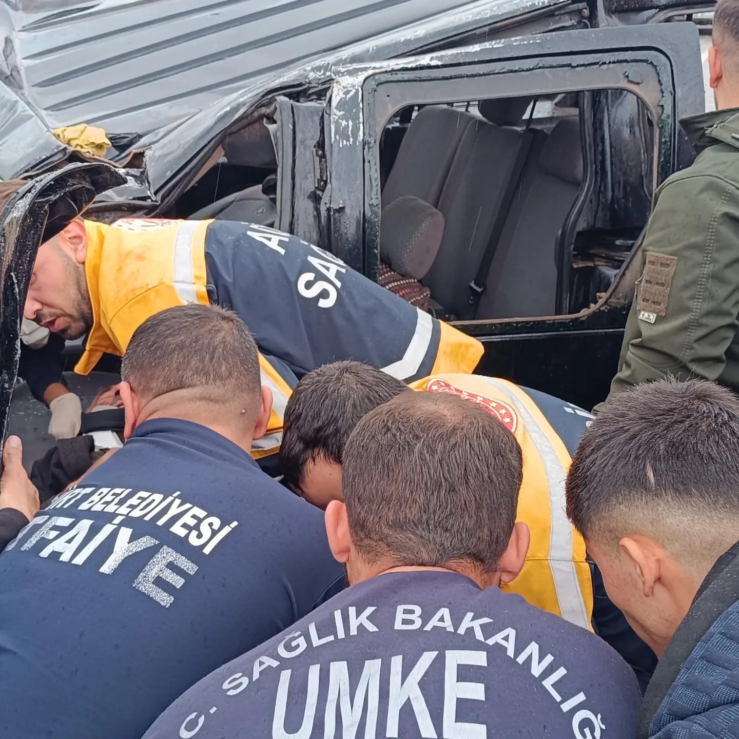 Siirt’te araç takla attı: Yaşlı adam ekiplerce kurtarıldı
