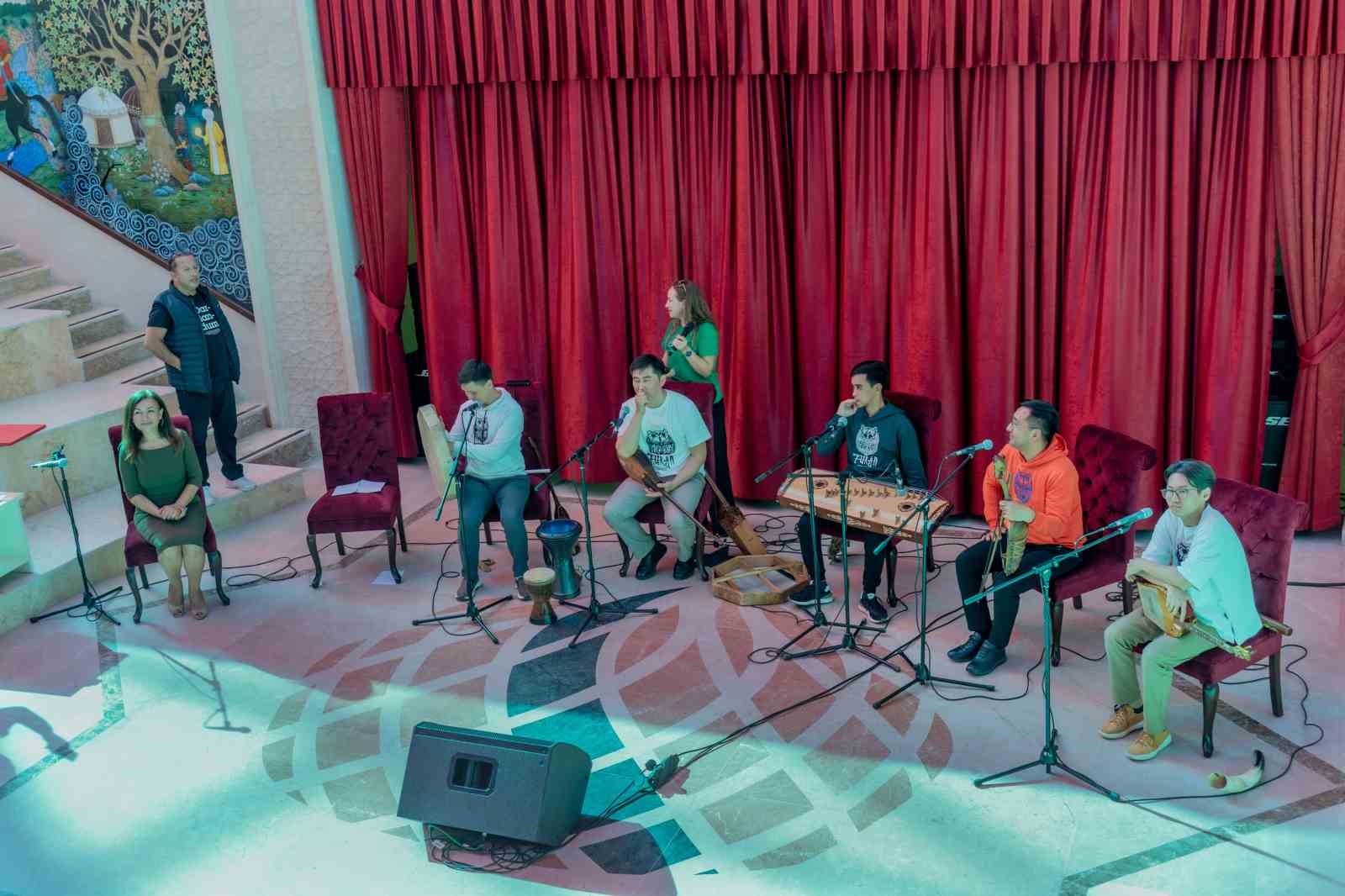 Türk dünyasının sesi Turan Ethno-Folk Müzik Grubu sevenleriyle TÜDAM’da buluştu