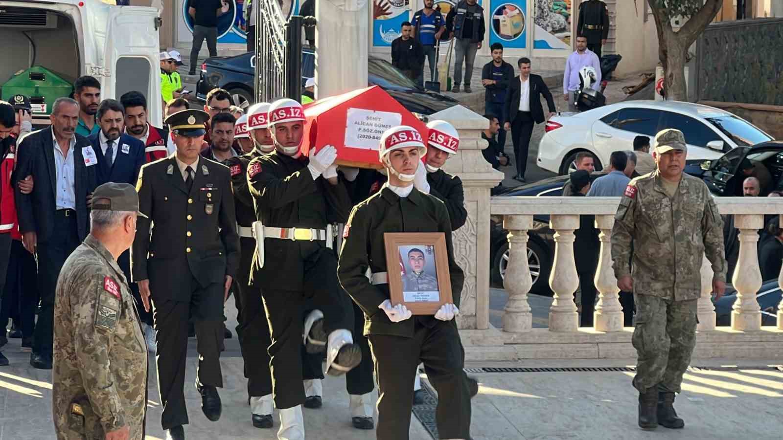 Kahramanmaraşlı şehit son yolculuğuna uğurlanıyor
