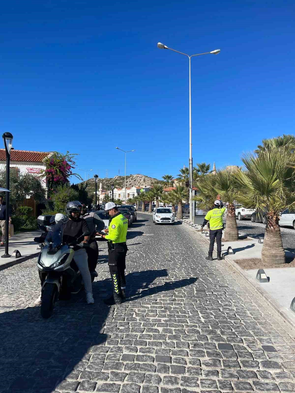 Çeşme’de kazaların ardından motosikletlere sıkı denetim