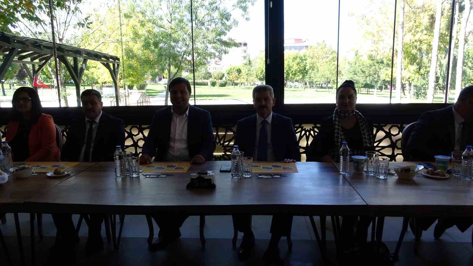 Uşak&rsquo;ta Muhtarlar G&uuml;n&uuml; &ccedil;eşitli etkinliklerle kutlandı
