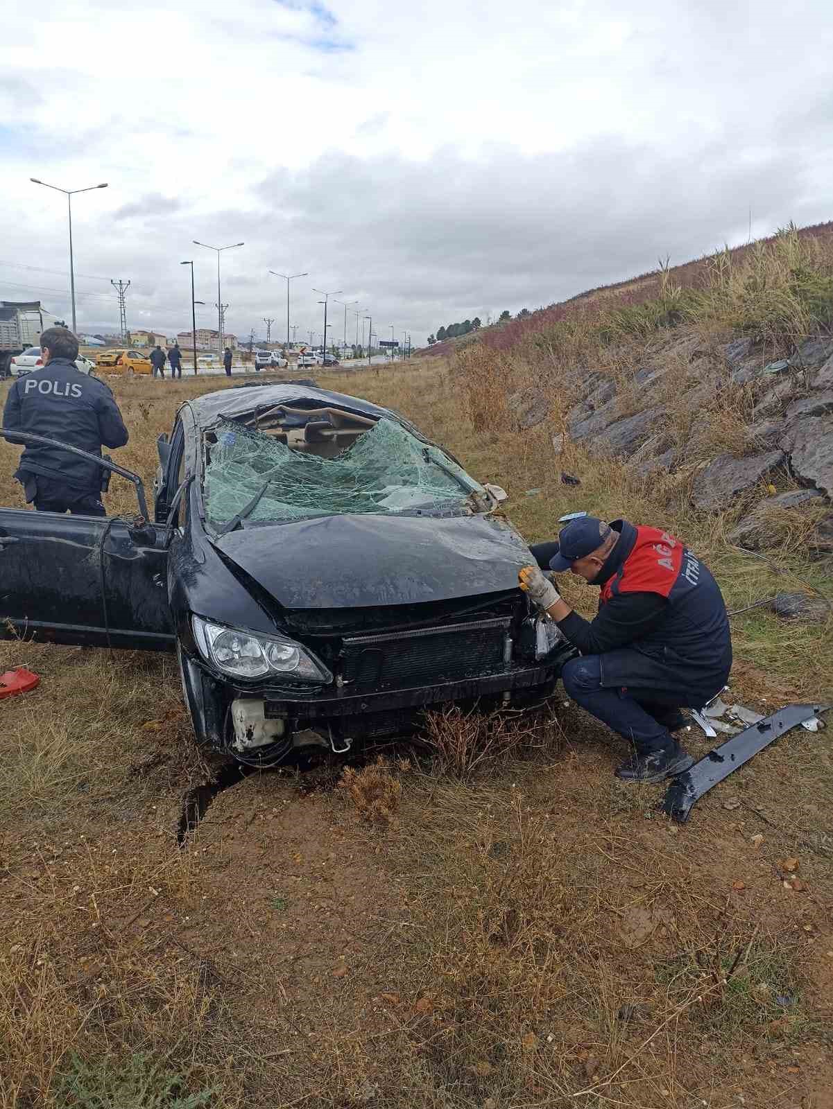 Ağrı’da bir otomobil şarampole uçtu