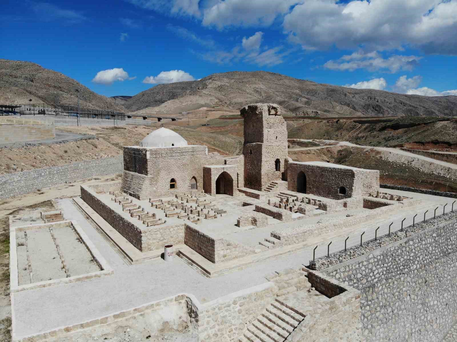 Hasankeyf’te kaçak kazı yapan 3 şüpheli yakalandı