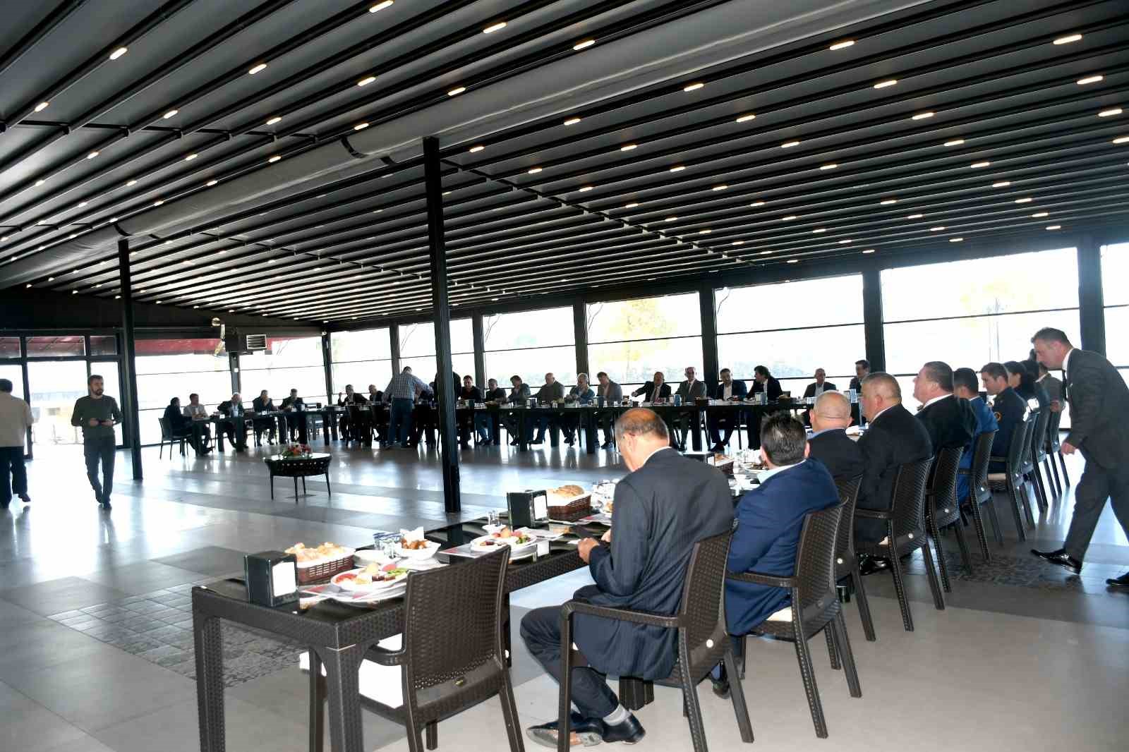 Tekin, "Muhtarlarımızla birlikte  en iyi hizmeti verebilmek için birlikte çalışıyoruz"