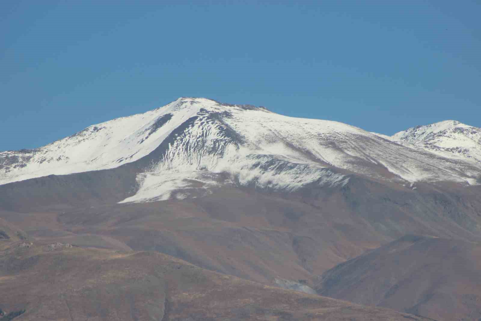 Erzincan’ın yüksek kesimleri karla kaplandı