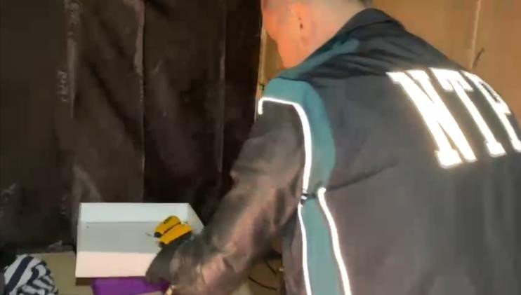 Evde düzenek kurup uyuşturucu yetiştiren şahıs yakayı ele verdi