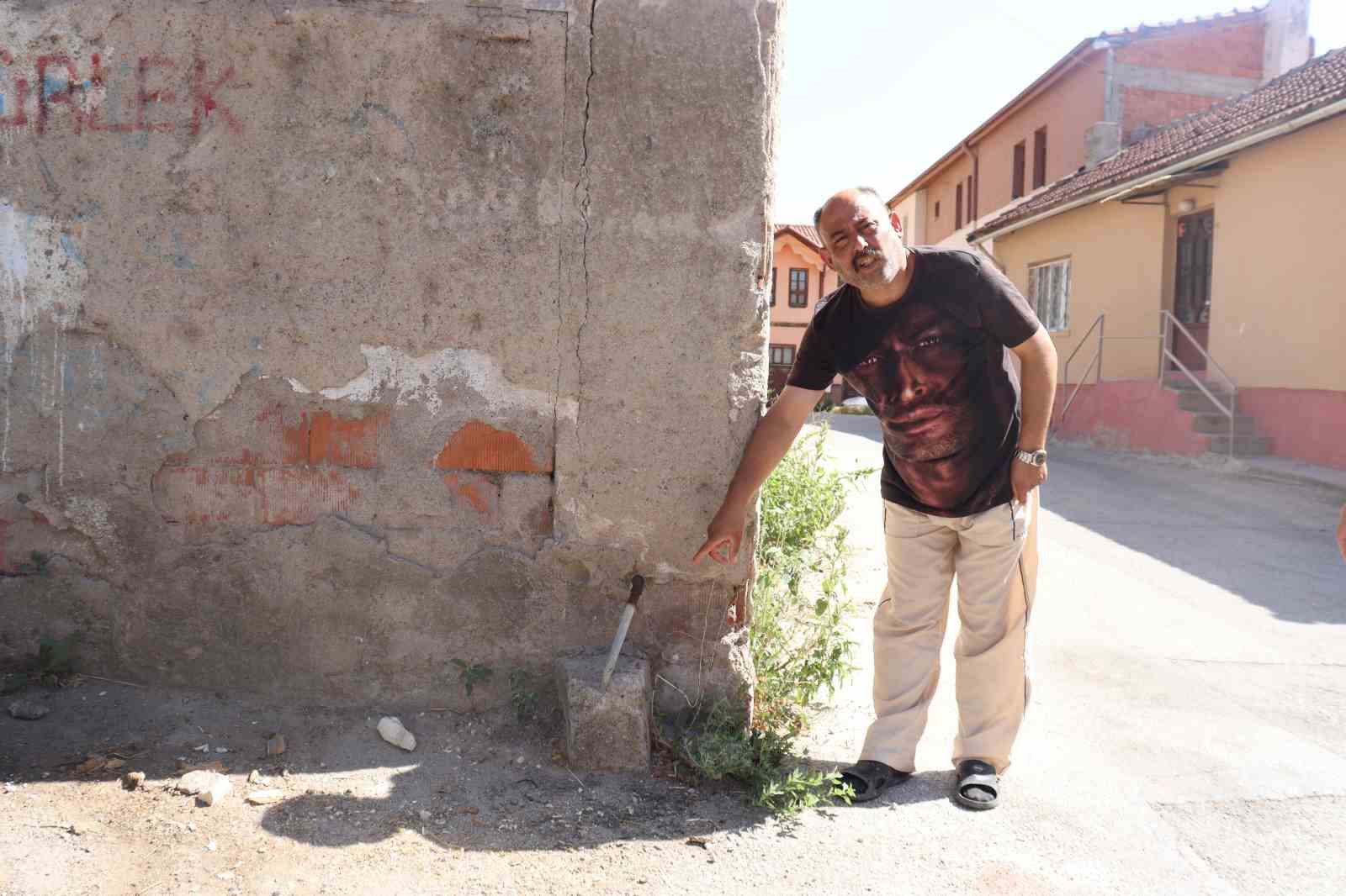 Yıllardır akan çeşmenin kapatılmasına tepki