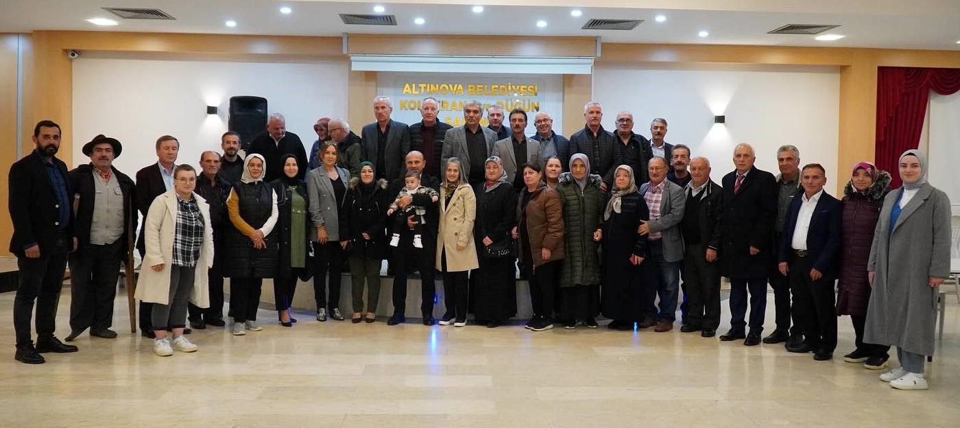 Altınova’da muhtarlar yemekte buluştu