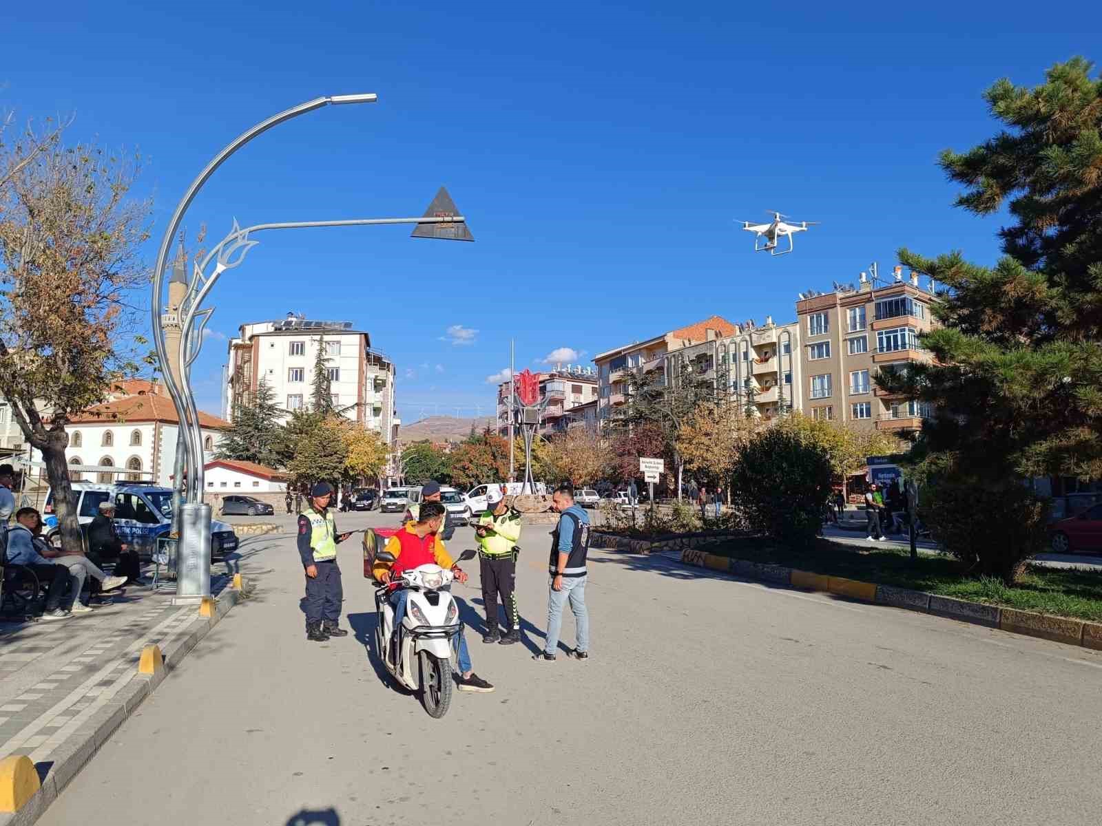 Sandıklı’da drone destekli trafik denetimi