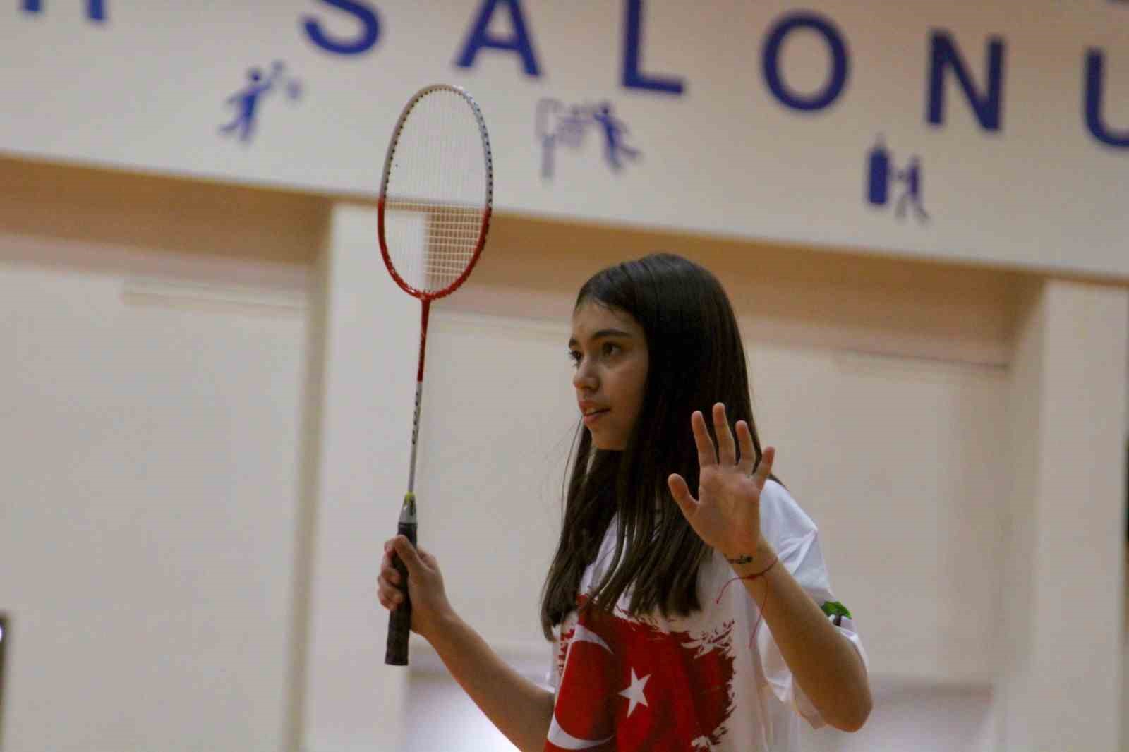 Badminton Kupası’nda usta raketler yarıştı