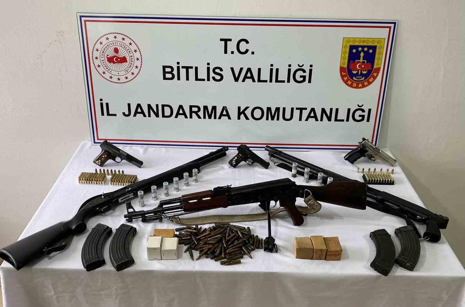 Tatvan’da silah ve mühimmat ele geçirildi