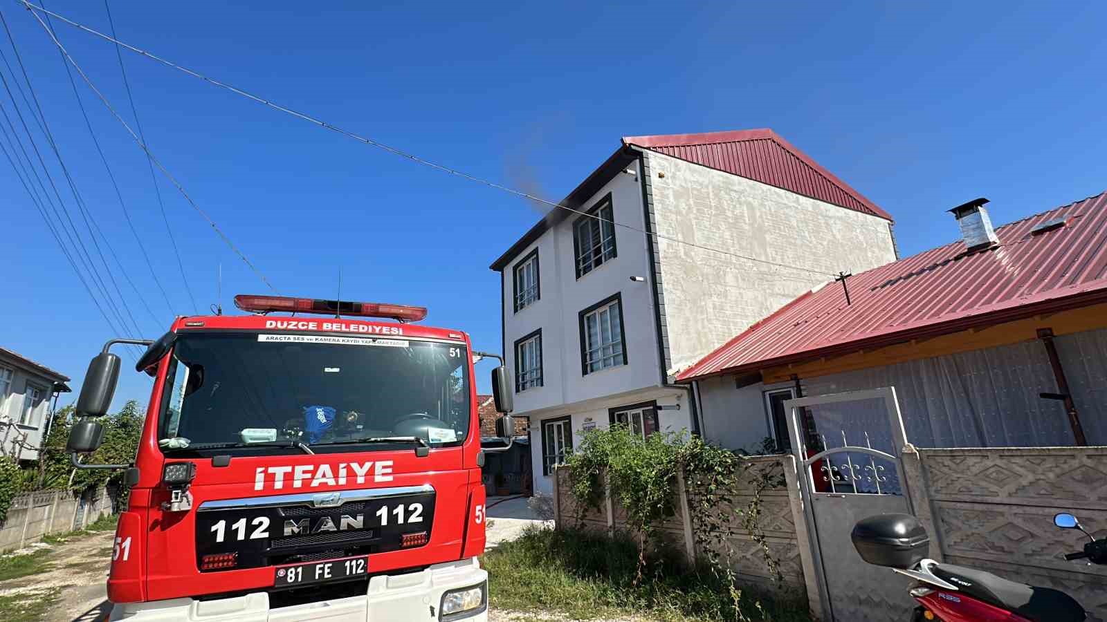 Havalandırmaya atılan izmarit dumana boğdu