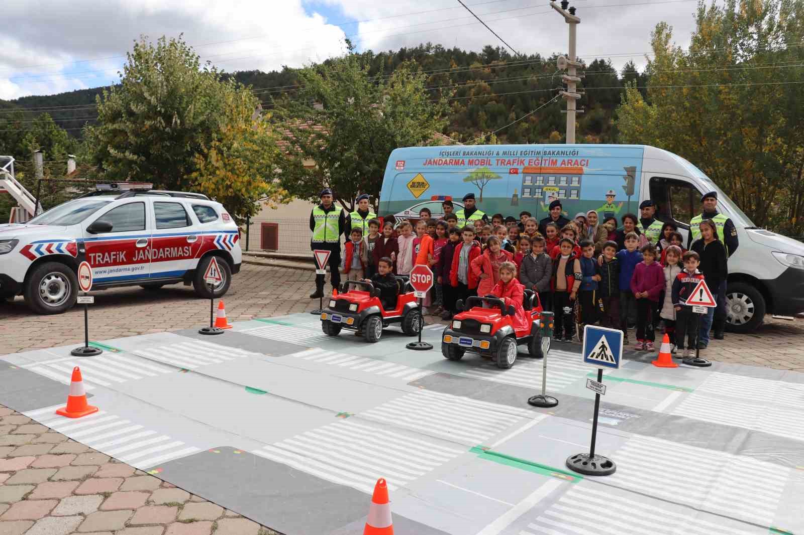 Jandarmadan öğrencilere “Trafik Güvenliği Eğitimi”