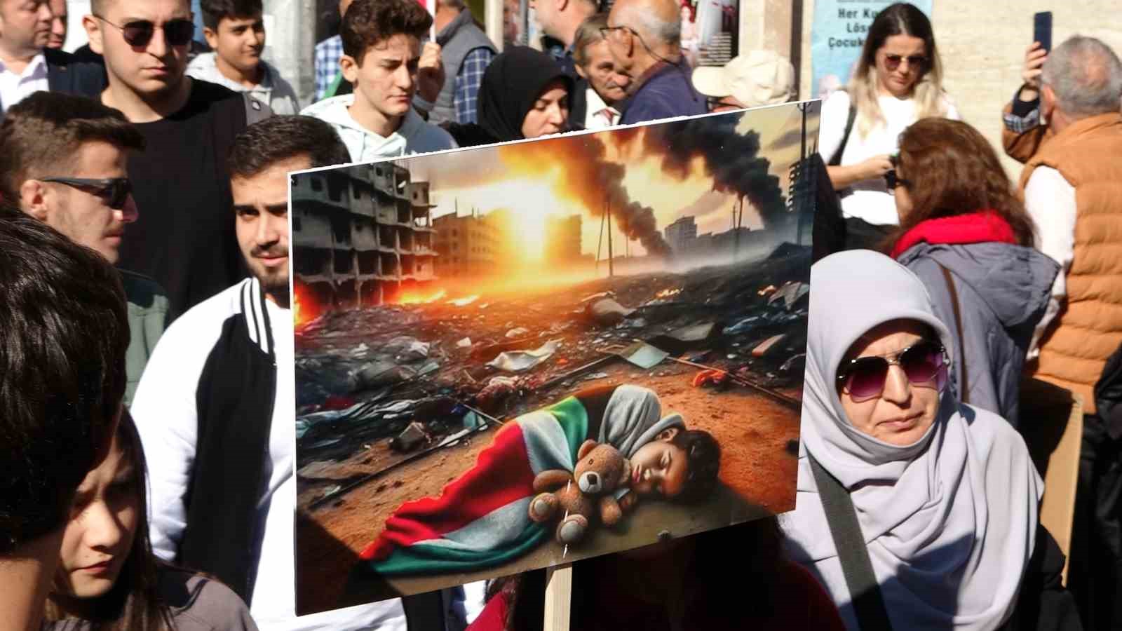 Ordu&rsquo;da y&uuml;zlerce kişi Filistin&rsquo;e destek i&ccedil;in y&uuml;r&uuml;d&uuml;
