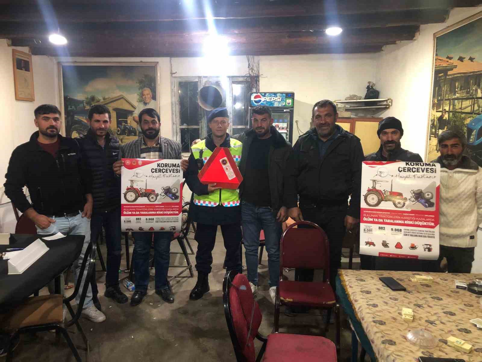 Jandarma, Ağrı’da çiftçilere yönelik trafik eğitim çalışmalarını arttırdı