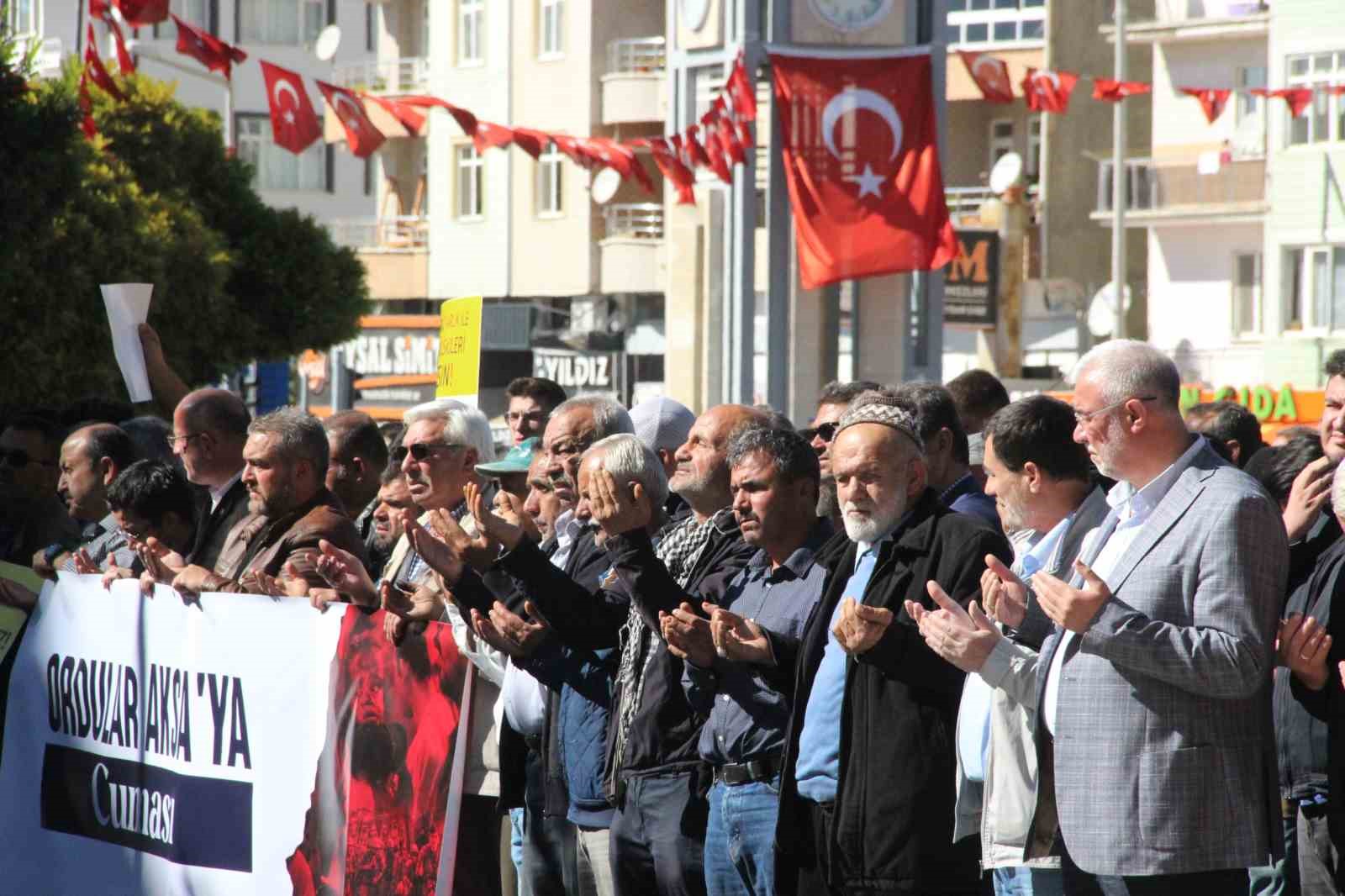 Karaman ve Aksaray&rsquo;da Filistin&rsquo;de hayatını kaybedenler i&ccedil;in gıyabi cenaze namazı kılındı

