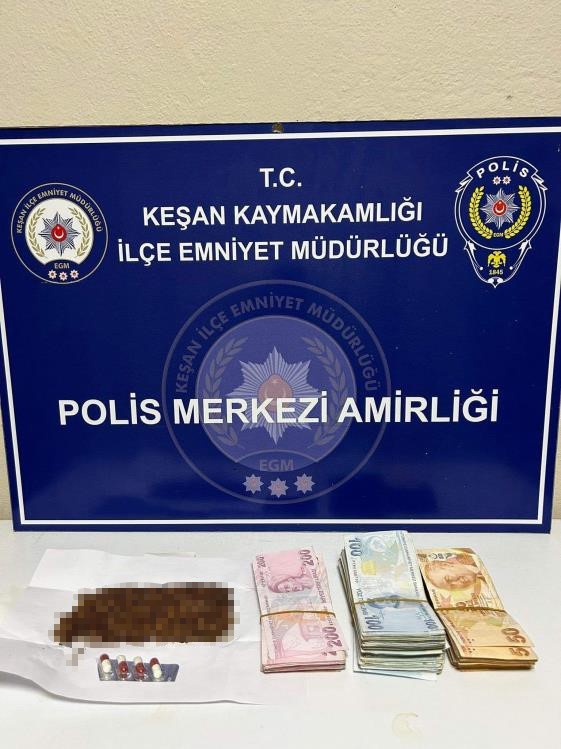 Keşan’da polisin aramalarında 24.82 gram uyuşturucu ele geçirildi