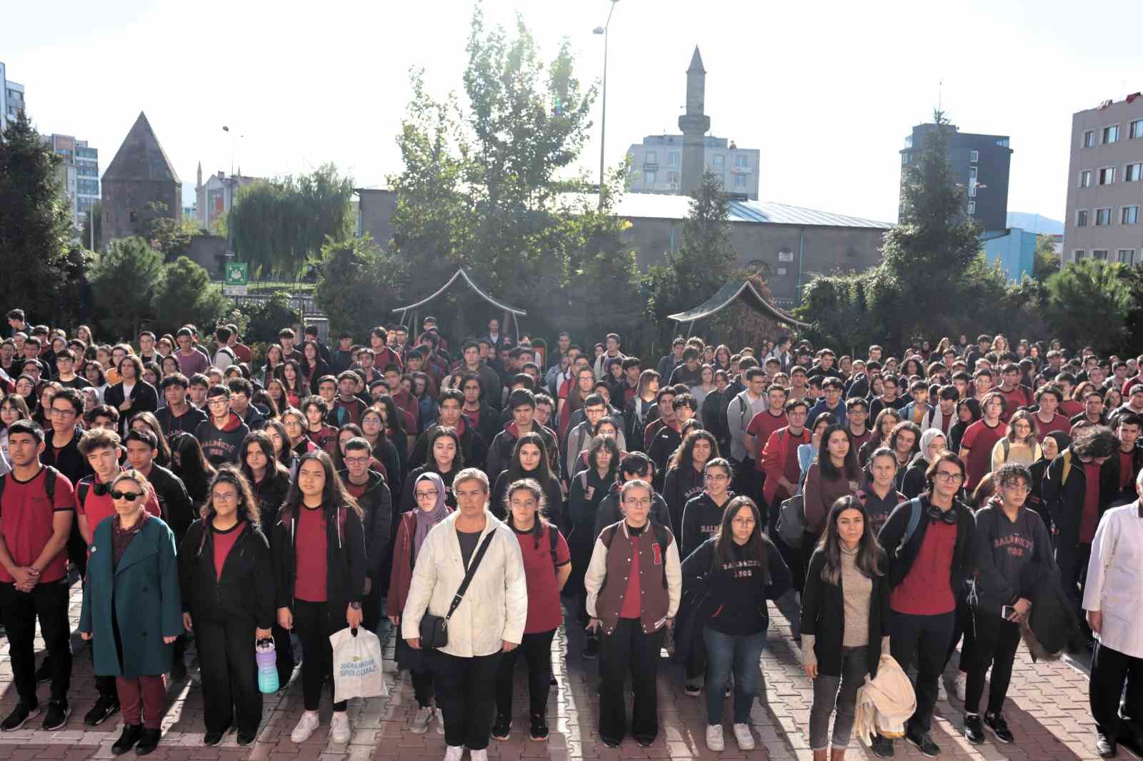 Kayseri’de okullarda Filistin için saygı duruşu