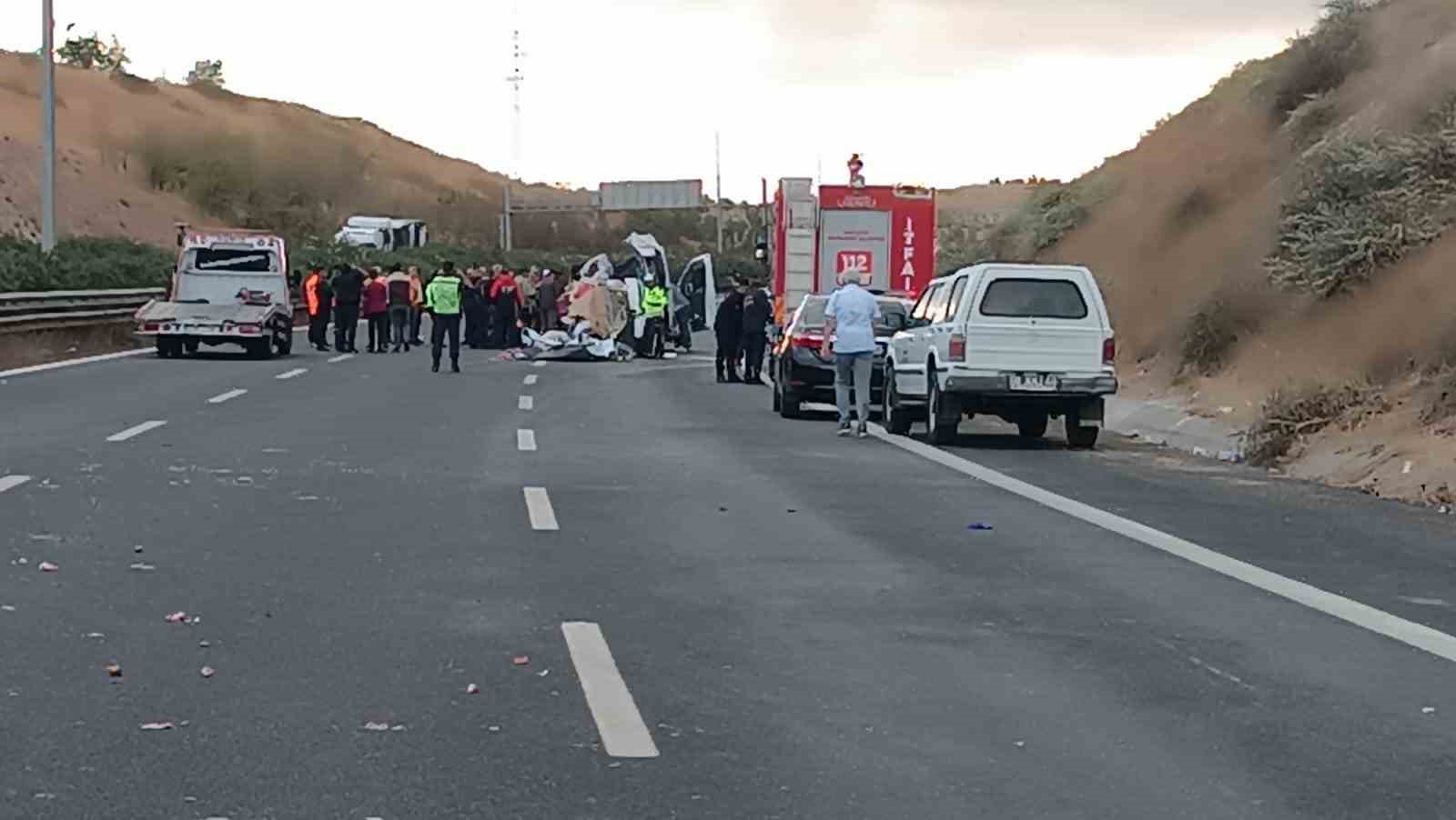 Gaziantep - Şanlıurfa Otoyolu’nda feci kaza: 5 ölü, 17 yaralı