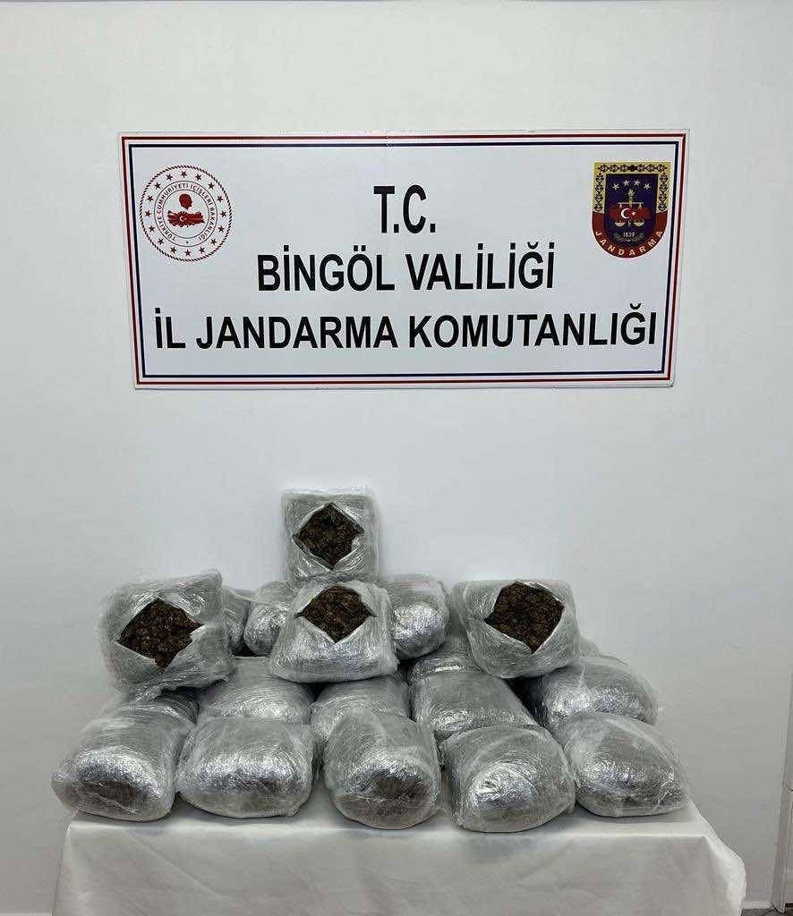 Bingöl’de yol kenarında uyuşturucu madde ele geçirildi