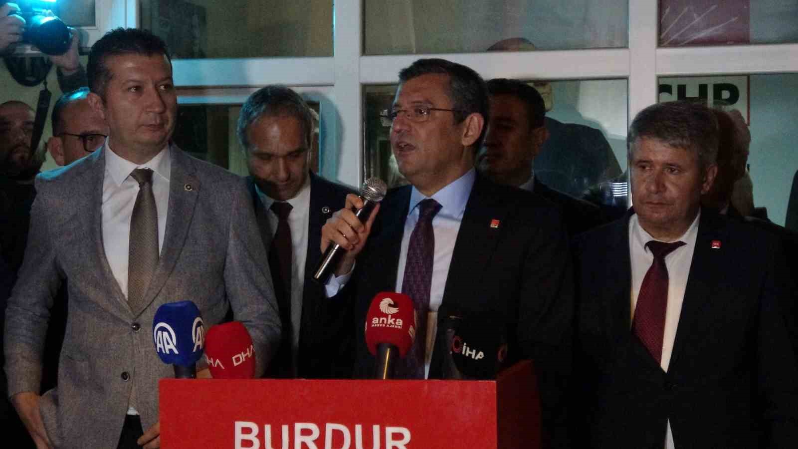 &Ouml;zg&uuml;r &Ouml;zel: &ldquo;Cumhuriyet Halk Partisi se&ccedil;imlerde kaybetmeye mahkum olmasın diye bir değişim, d&ouml;n&uuml;ş&uuml;m s&uuml;recinin i&ccedil;inde yer aldık&rdquo;
