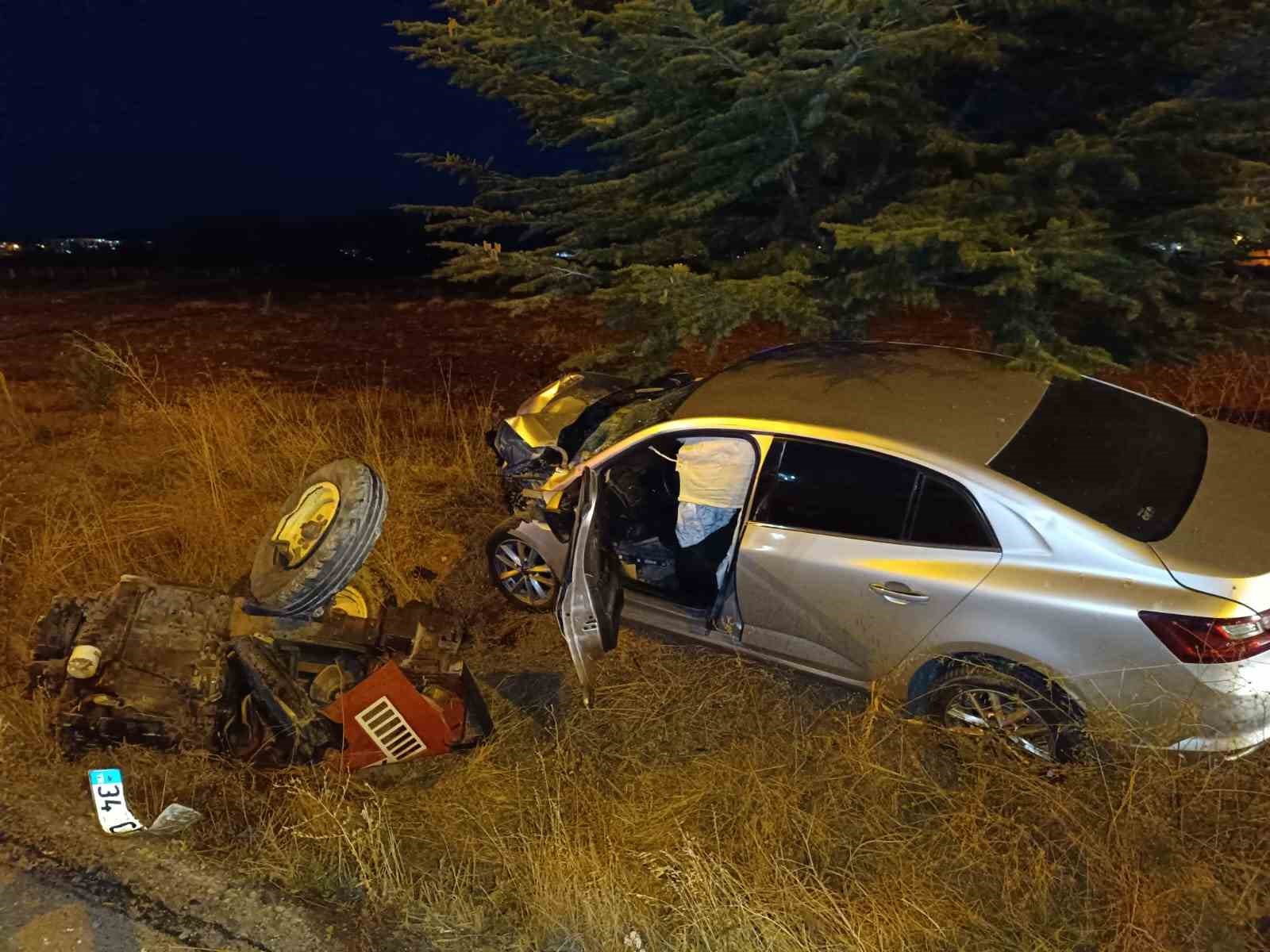 Traktörün ortadan ikiye bölündüğü kazada 5 kişi yaralandı