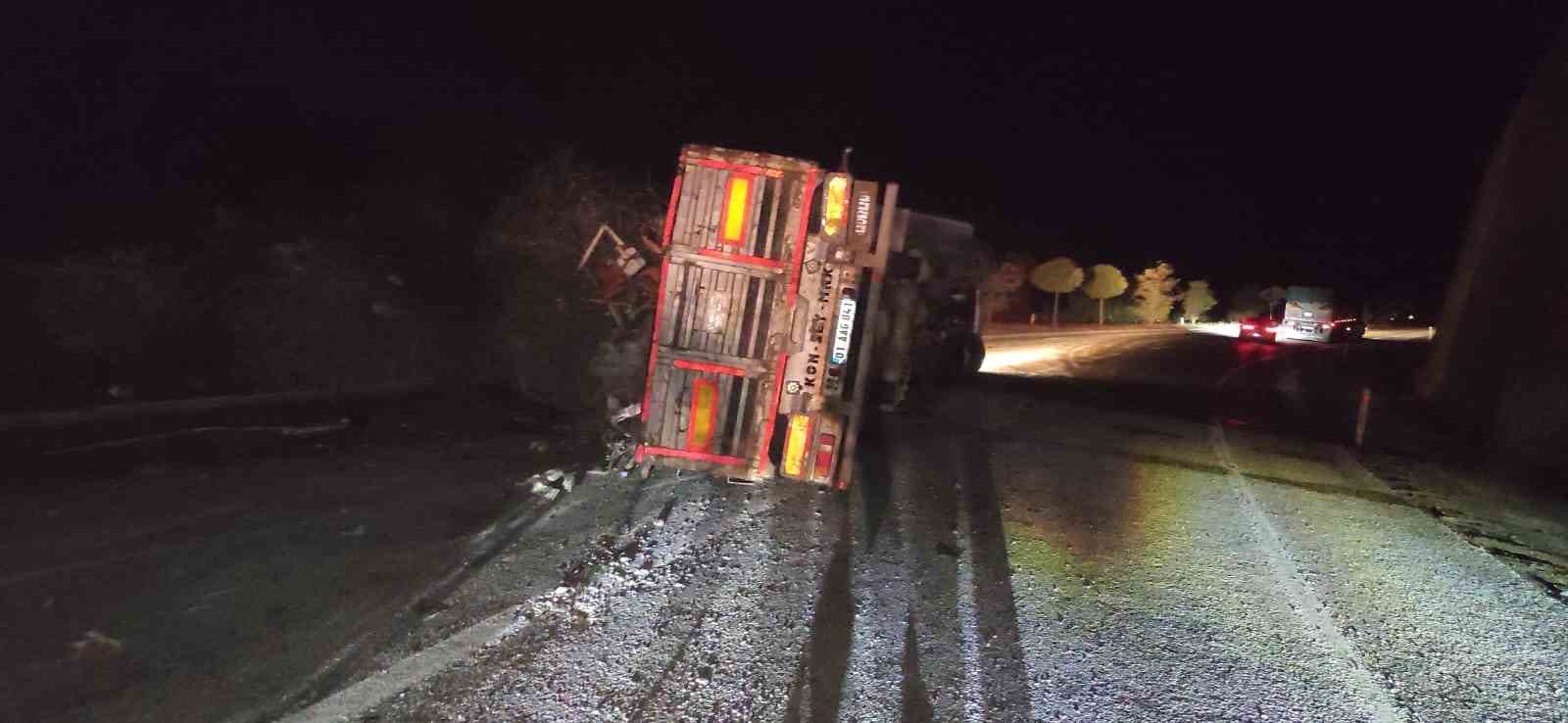 Hurda yüklü Tır yan yattı