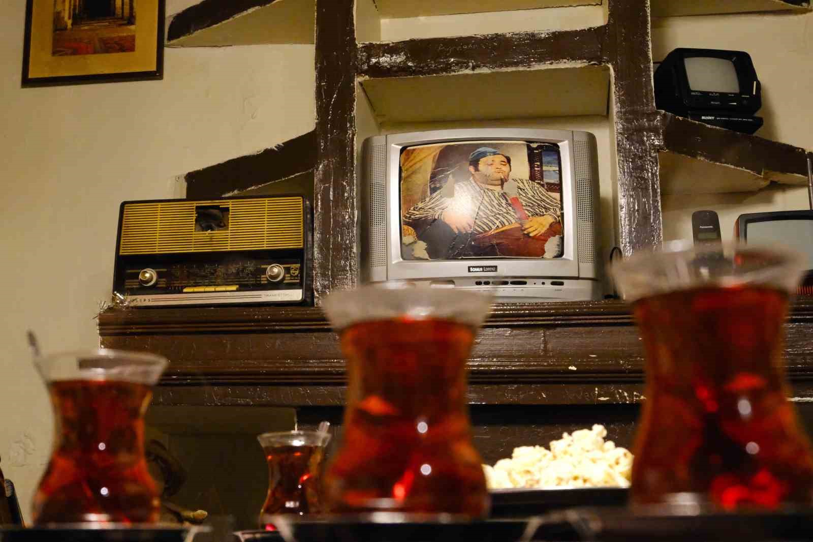 Tarih kokan k&uuml;lt&uuml;r evinde vatandaşlar nostaljiye doyuyor
