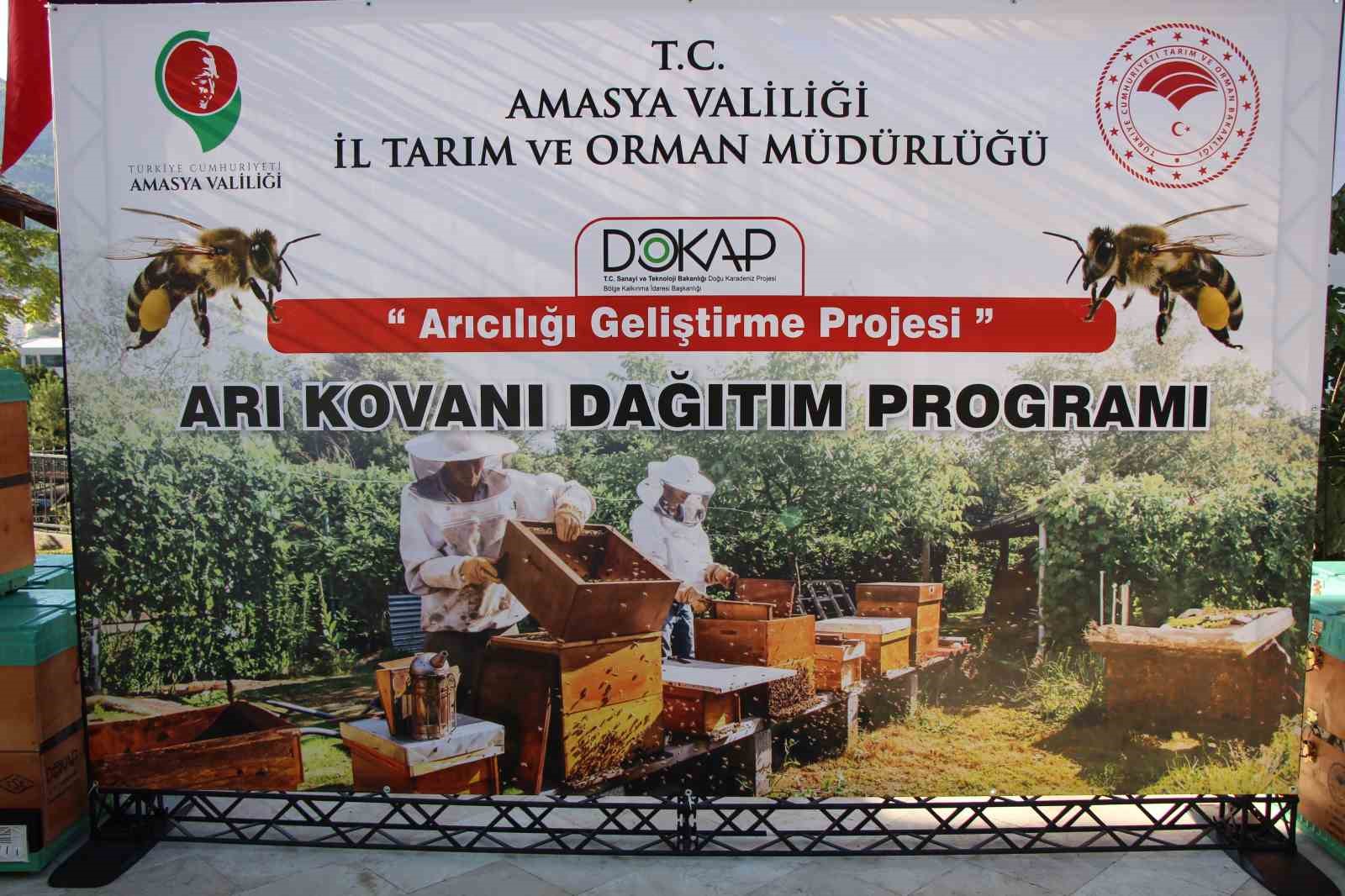 Arıcılık yapan Milletvekili İpek: &ldquo;200&rsquo;e yakın numune verdim, bana korona bulaşmadı&rdquo;
