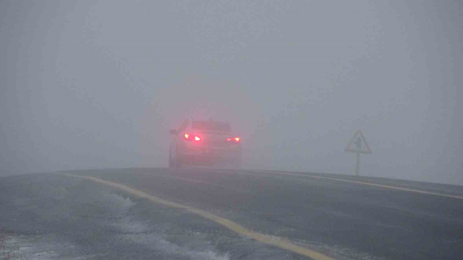 Sahara ge&ccedil;idinde yoğun sis ulaşımı olumsuz etkiliyor
