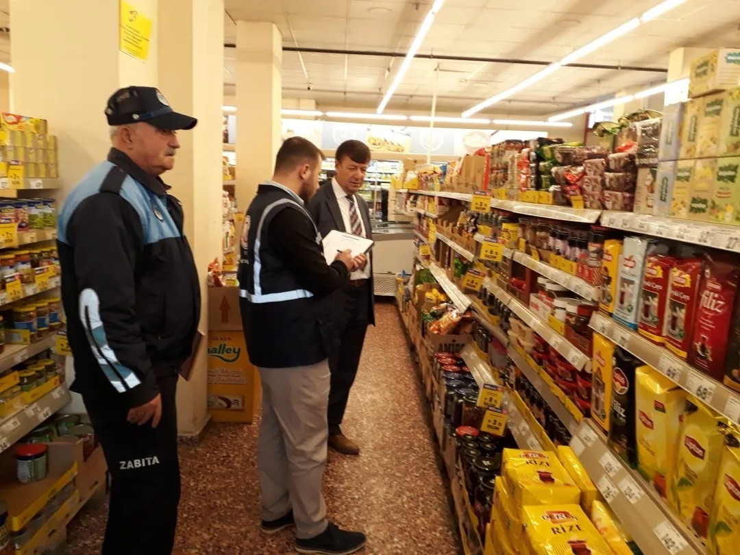 Kars&rsquo;ta zincir marketlerde fiyat denetimi
