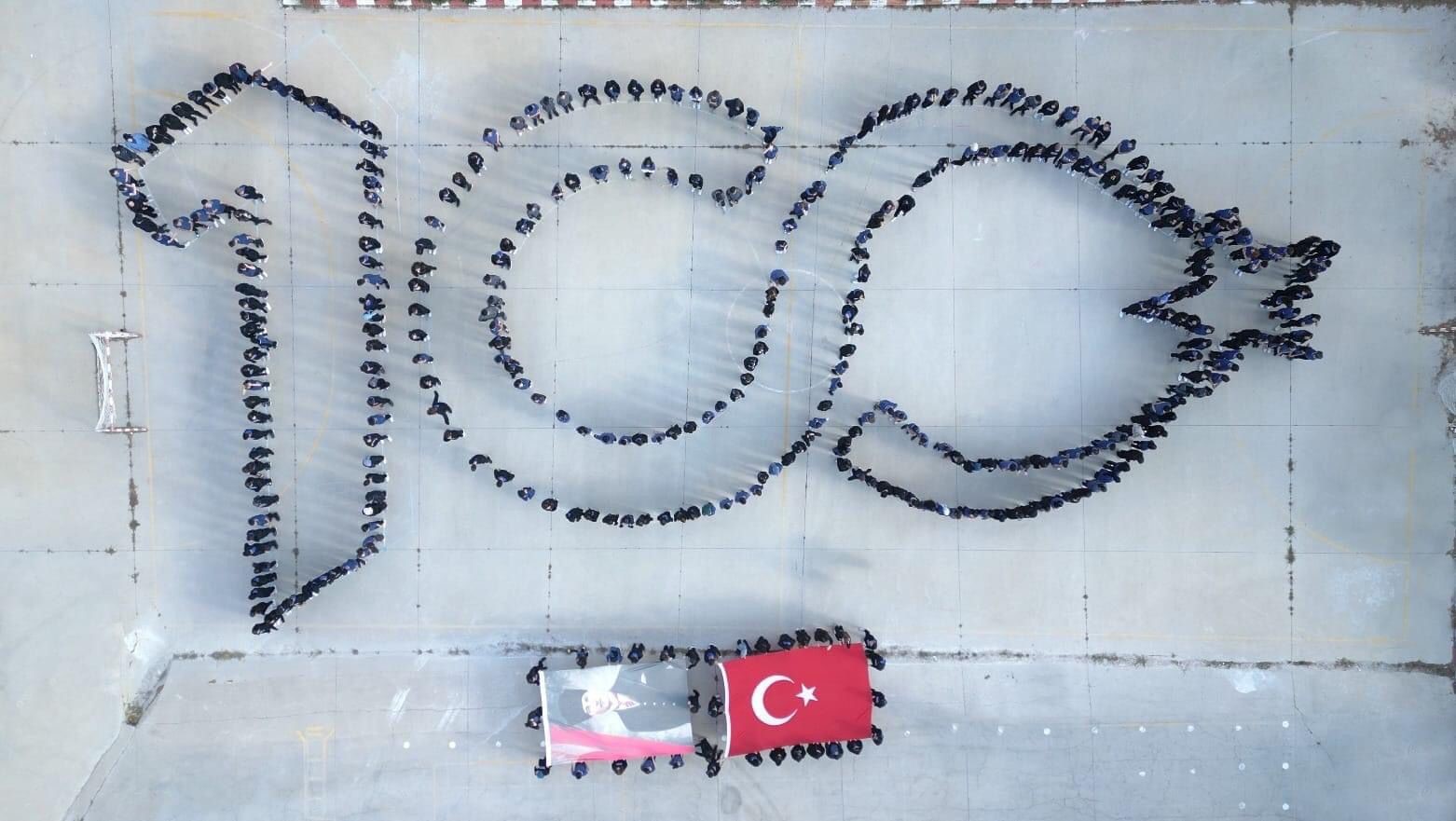 Nevşehir’de öğrencilerden ‘100. Yıl’ koreografisi