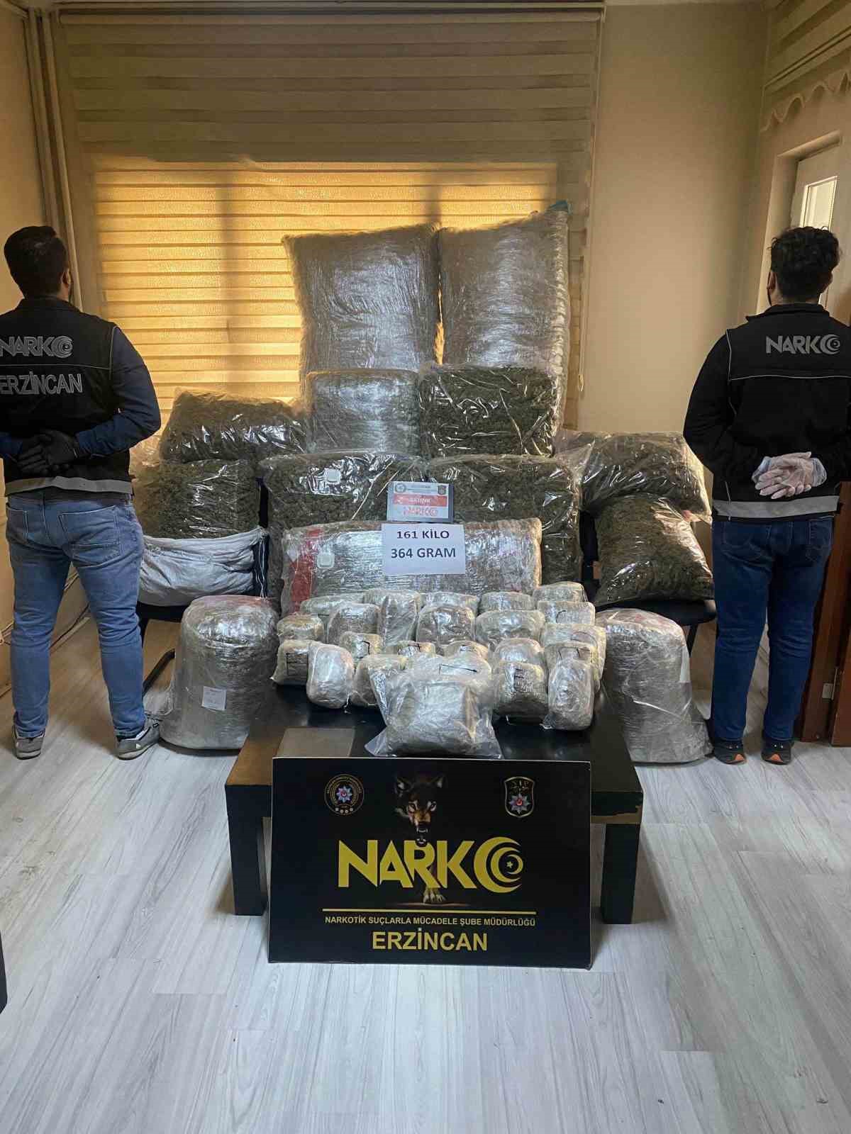 Erzincan’da 161 kilo 364 gram uyuşturucu skunk ele geçirildi