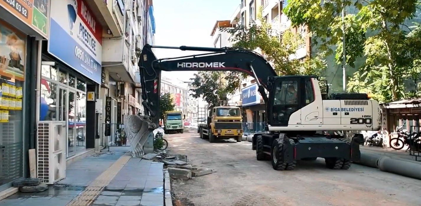 Biga’da İstiklal Caddesi trafiğe açıldı