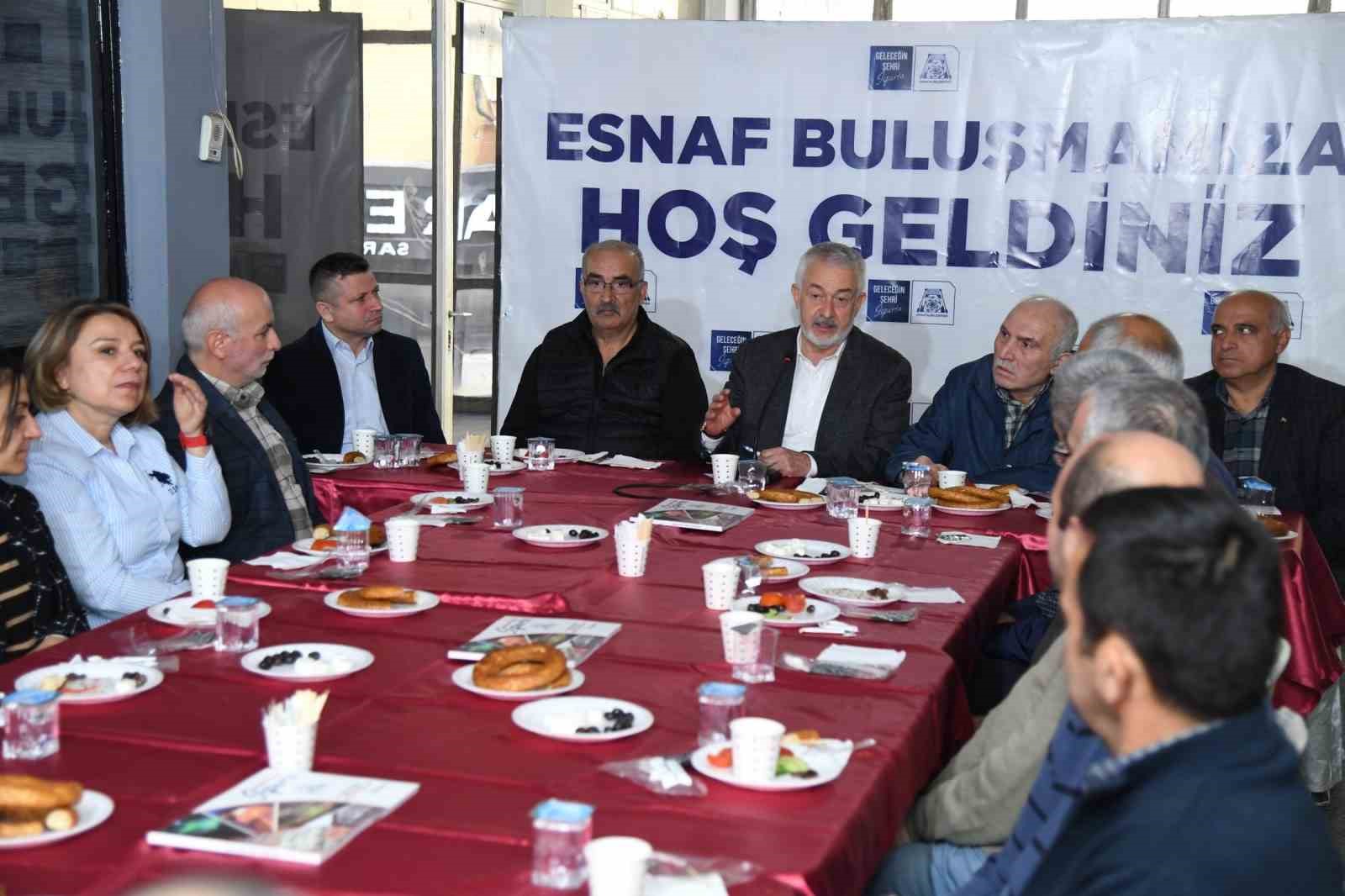 Başkan Başdeğirmen, g&ouml;rme engelli bir vatandaşın konuşan saat talebini anında yerine getirdi
