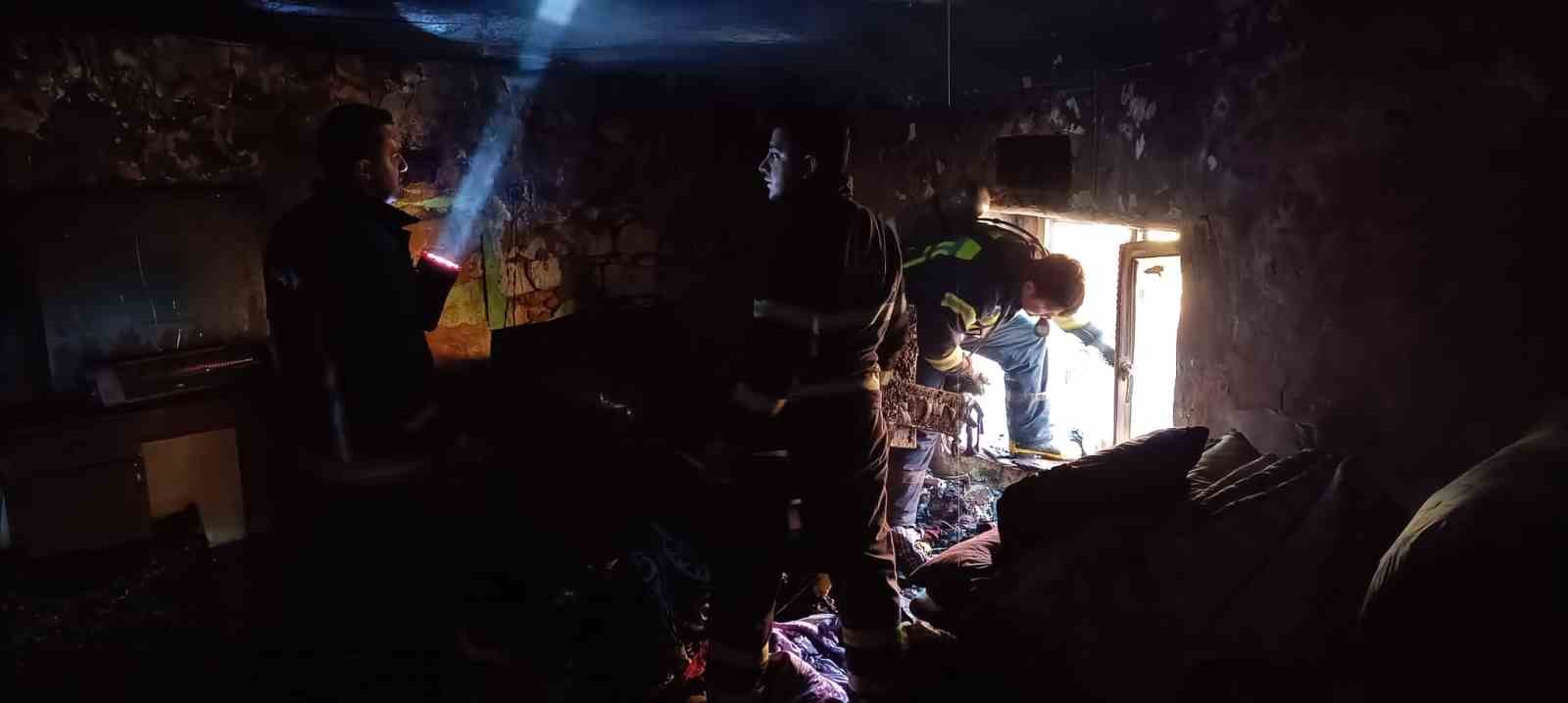 Siirt’te ev yangını: Anne ve 3 çocuğu yaralandı