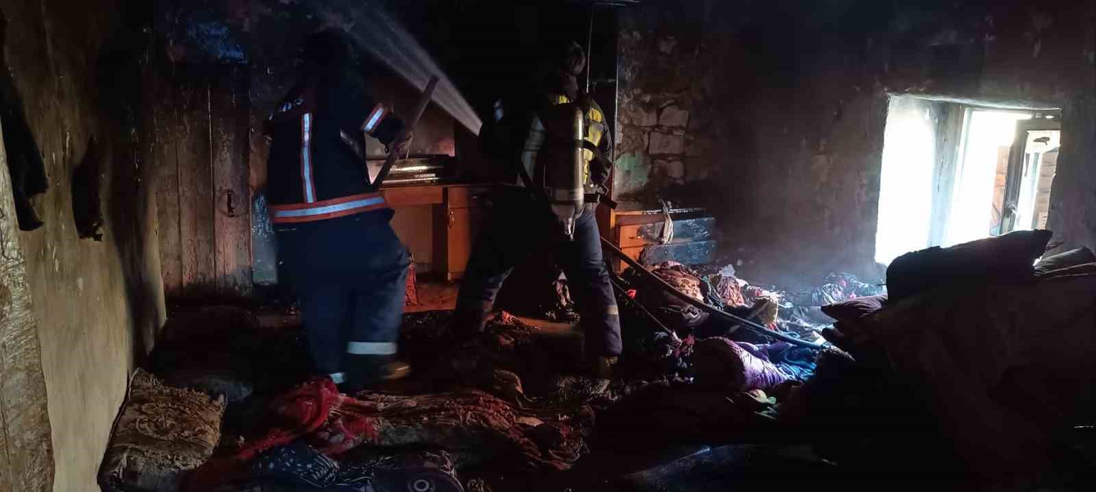 Siirt’te ev yangını: Anne ve 3 çocuğu yaralandı
