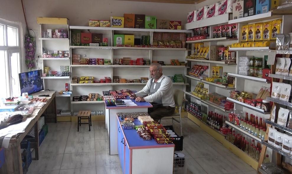 Bin 800 rakımlı yayladaki bakkalda şehit &ccedil;ocuklarına her şey bedava
