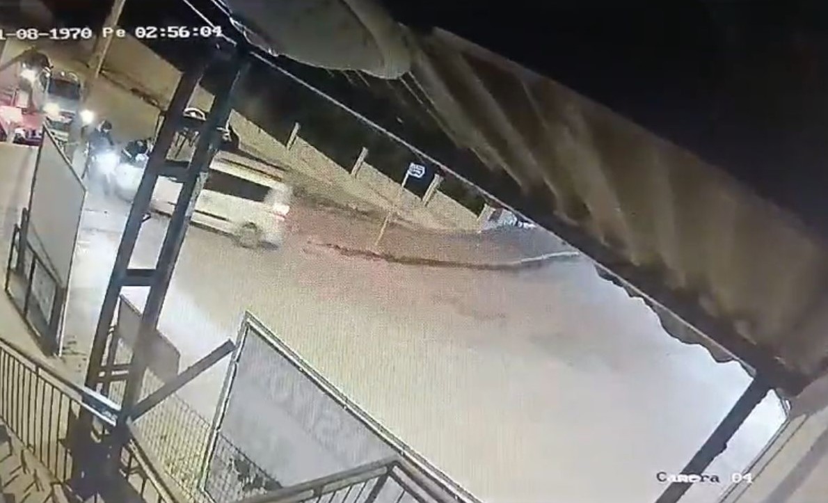 Uygulama noktasında 2’si polis 4 kişiye çarpıp kaçan aracın güvenlik kamerası görüntüleri ortaya çıktı