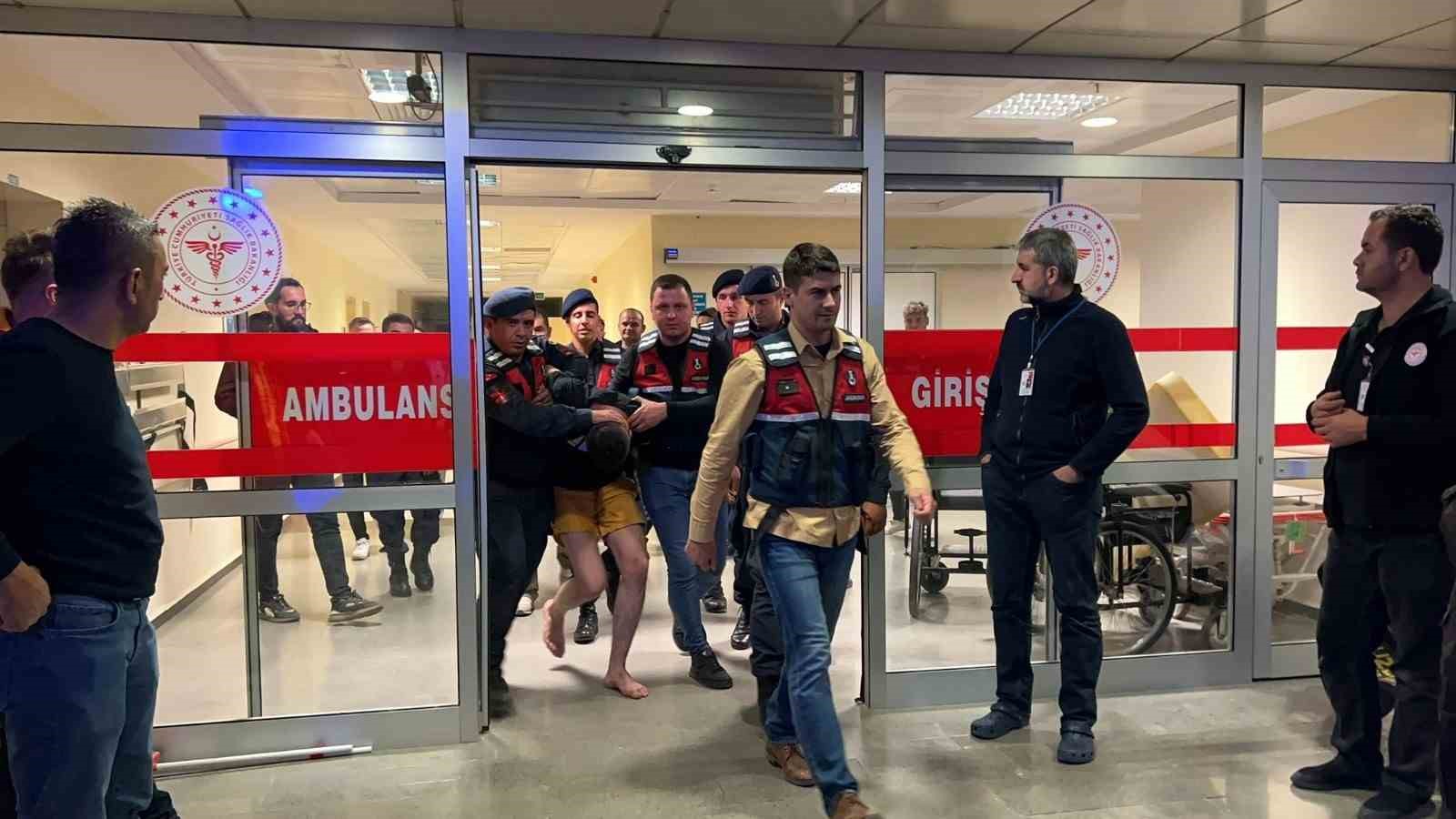 Uygulama noktasında 2&rsquo;si polis 4 kişiye &ccedil;arpıp ka&ccedil;an aracın g&uuml;venlik kamerası g&ouml;r&uuml;nt&uuml;leri ortaya &ccedil;ıktı
