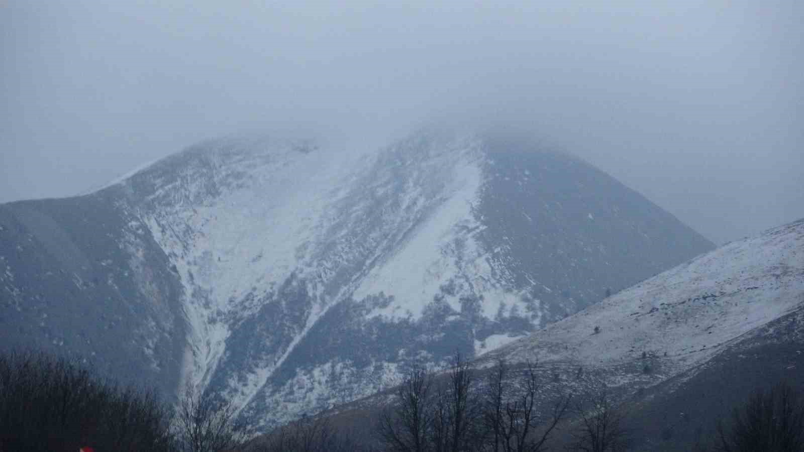Ardahan&rsquo;ın y&uuml;ksek kesimleri karla kaplandı
