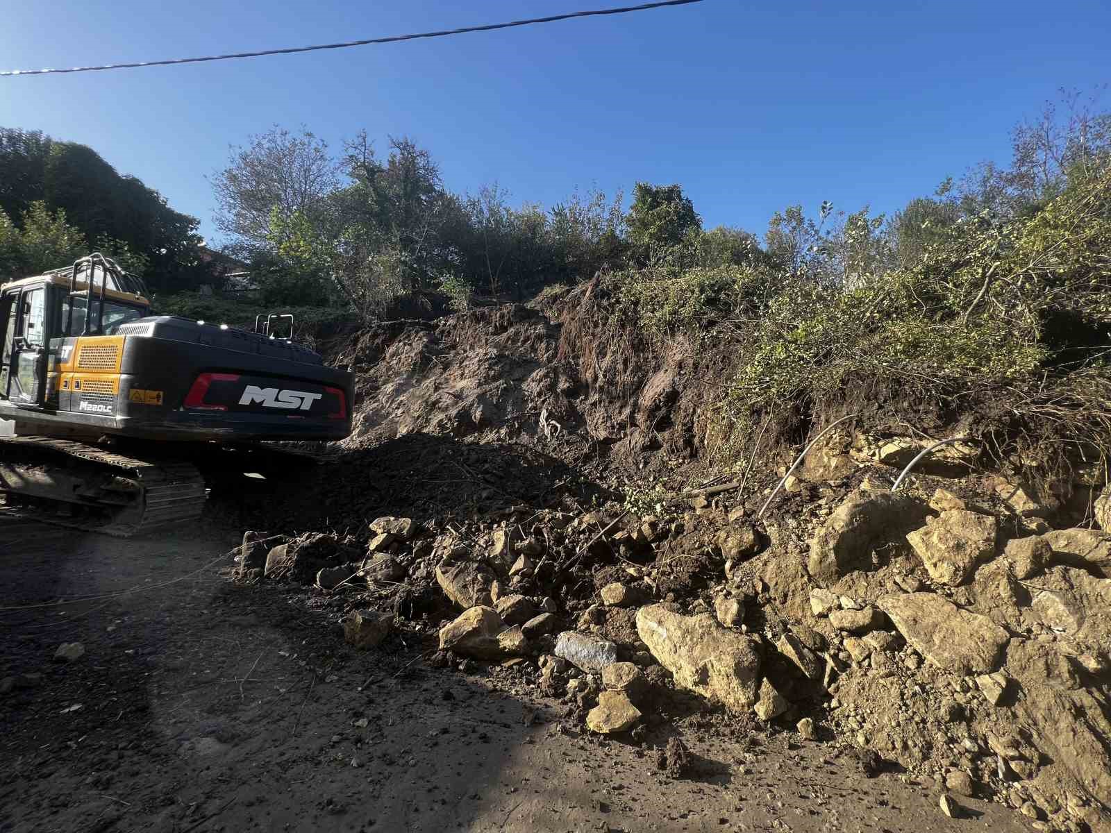 Zonguldak&rsquo; ta yağış sonrası toprak kayması meydana geldi
