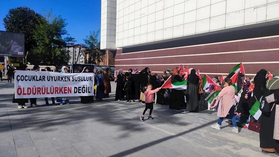 Tatvanlı kadınlardan Filistin i&ccedil;in &ldquo;sessiz oturma&rdquo; eylemi
