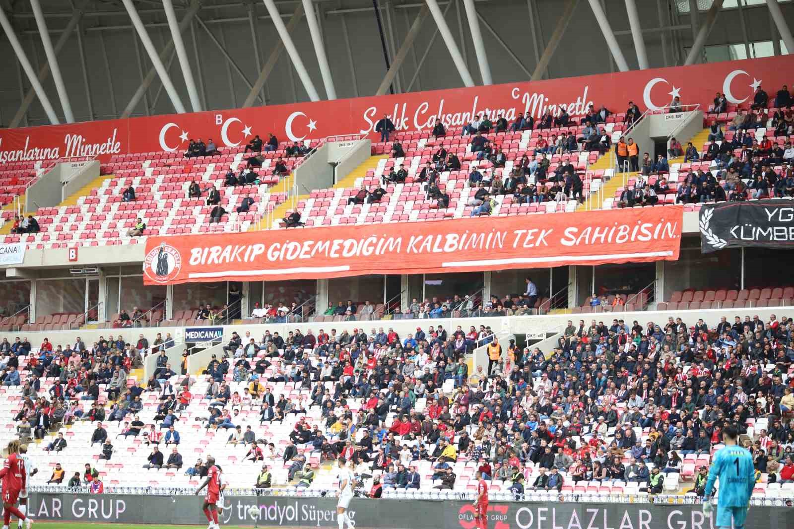 Sivassporlu taraftarlar Kasımpaşa maçına ilgi göstermedi