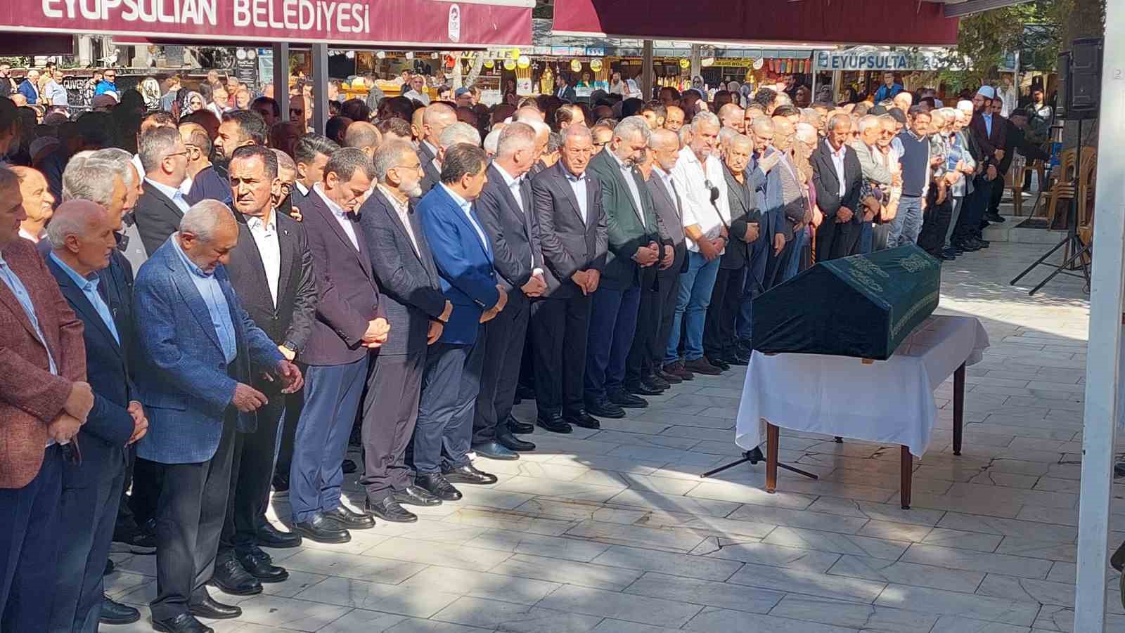 Necip Fazıl Kısak&uuml;rek&rsquo;in oğlu Mehmed Kısak&uuml;rek son yolculuğuna uğurlandı
