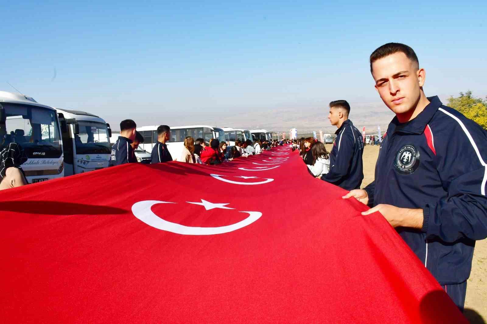 Kırıkkale&rsquo;de Cumhuriyet&rsquo;in 100. yılına &ouml;zel y&uuml;r&uuml;y&uuml;ş
